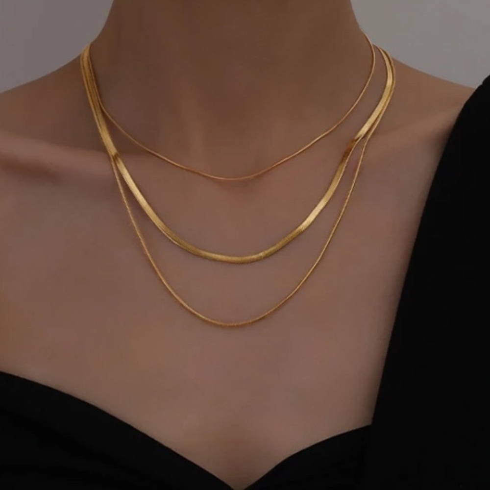 Multilayered snake chain necklace - Picture 2 of 4